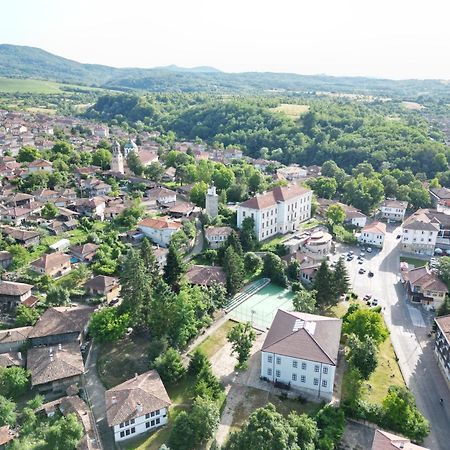 Модерен Апартамент В Гр Елена Exteriör bild